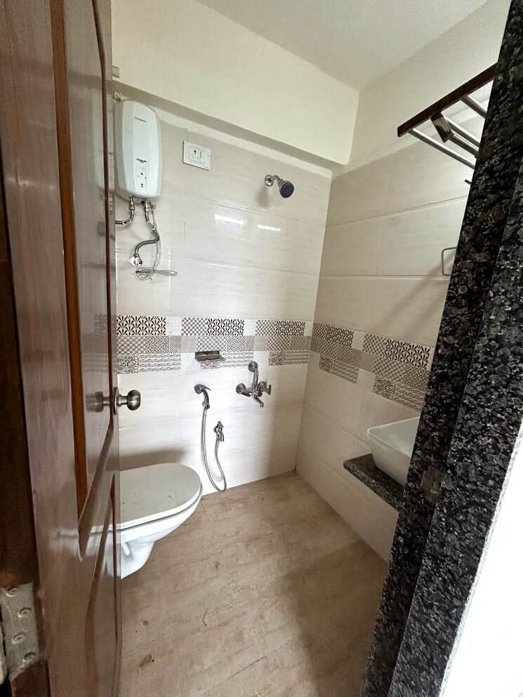 Bathroom, worli 2 Bedroom 650 Sq.Ft. Apartment In Worli Mumbai 9270886