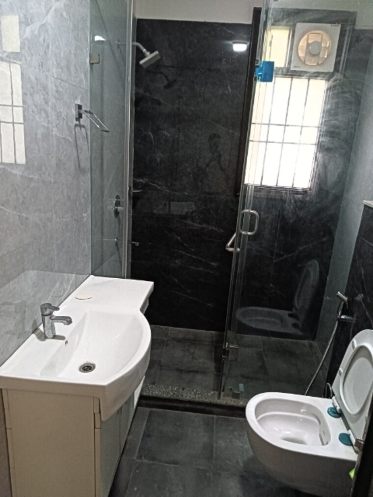 Bathroom, sector 21a 4 Bedroom 4500 Sq.Ft. Apartment In Sector 21a Faridabad 9270953