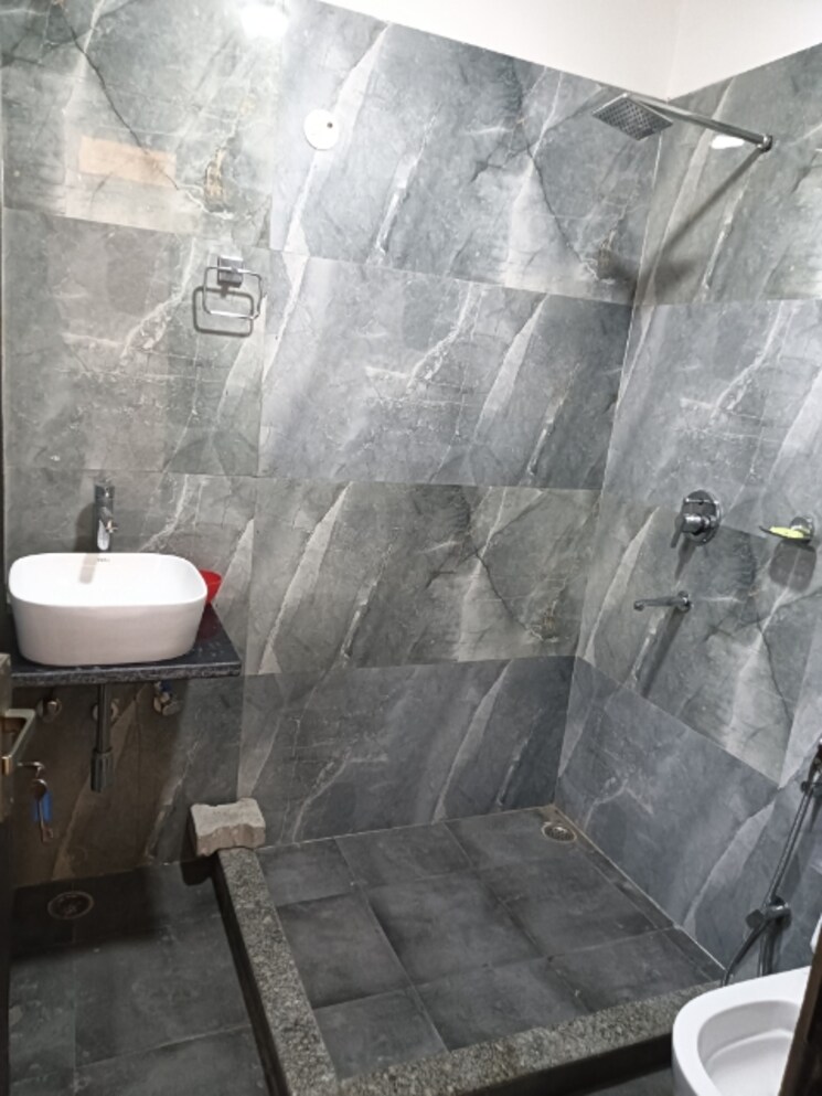 Bathroom, sector 21a 4 Bedroom 4500 Sq.Ft. Apartment In Sector 21a Faridabad 9270953