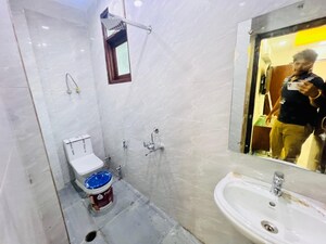 Bathroom in 1 BHK Builder Floor at Maidan Garhi – for Rent