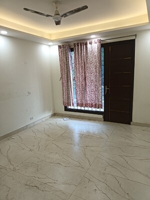 Room in 4 BHK Apartment at Sector 21a – for Rent