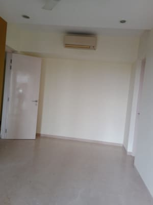 Room in 2 BHK Apartment at Lodha Fiorenza, Goregaon East – for Rent