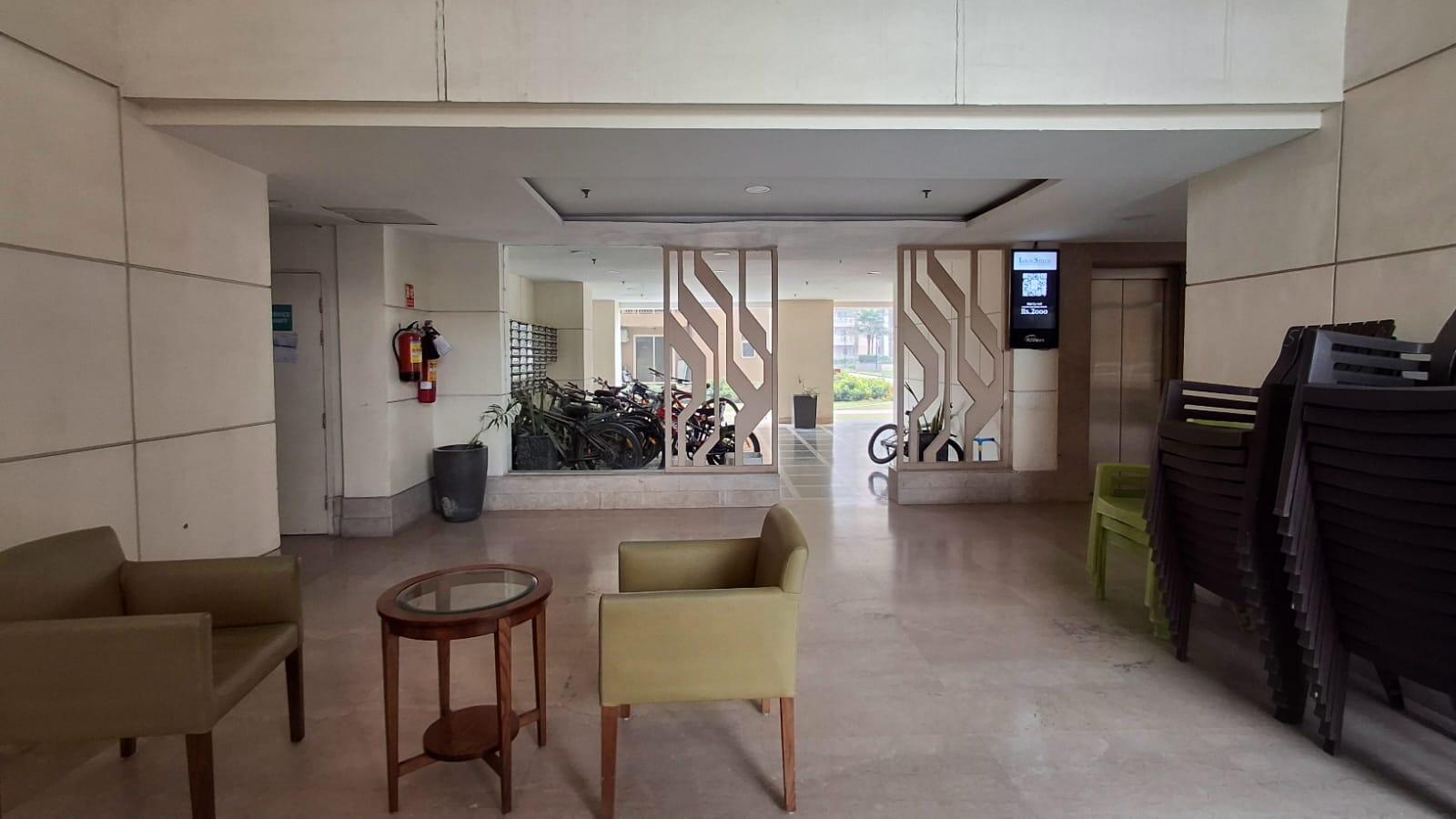 3 BHK + Servant Room Apartment For Sale in Emaar Palm Gardens