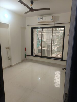 Room in 1 BHK Apartment at Jawahar Nagar CHS Goregaon, Goregaon West – for Rent