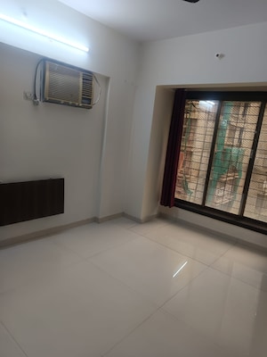 Room in 1 BHK Apartment at Jawahar Nagar CHS Goregaon, Goregaon West – for Rent