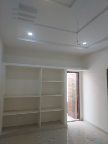 Room in 3 BHK Apartment at Himayath Nagar – for Sale