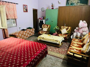 Bedroom in 6+ BHK Villa at Aliganj – for Sale