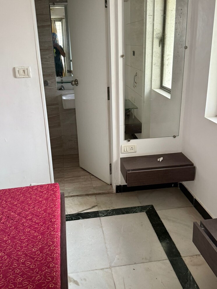 Bathroom, shubhada-tower 3 Bedroom 1100 Sq.Ft. Apartment In Worli Mumbai 9270967