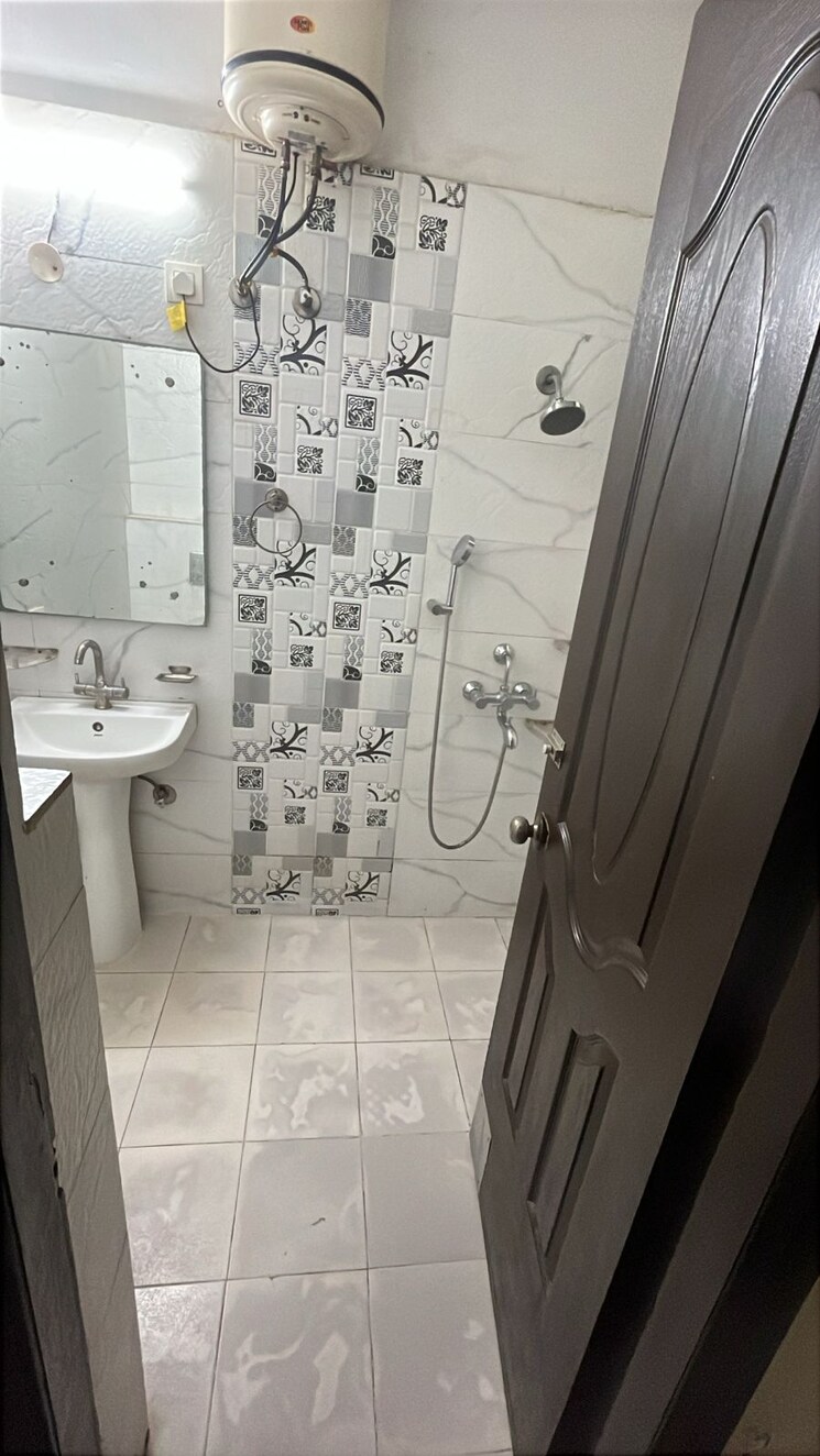 Bathroom, dhakoli 3 Bedroom 1450 Sq.Ft. Builder Floor In Dhakoli Zirakpur 9270980