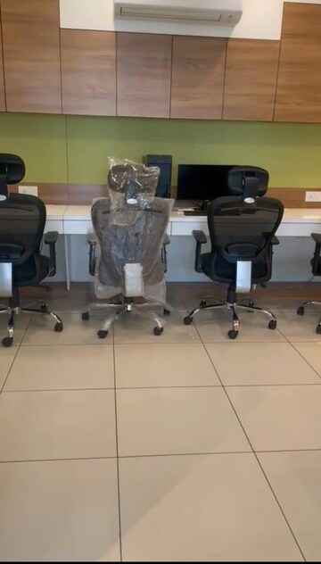  Office Space For Rent in Sola