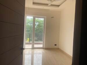 Room in 4 BHK Apartment at Ansal API Esencia, Sector 67 – for Rent
