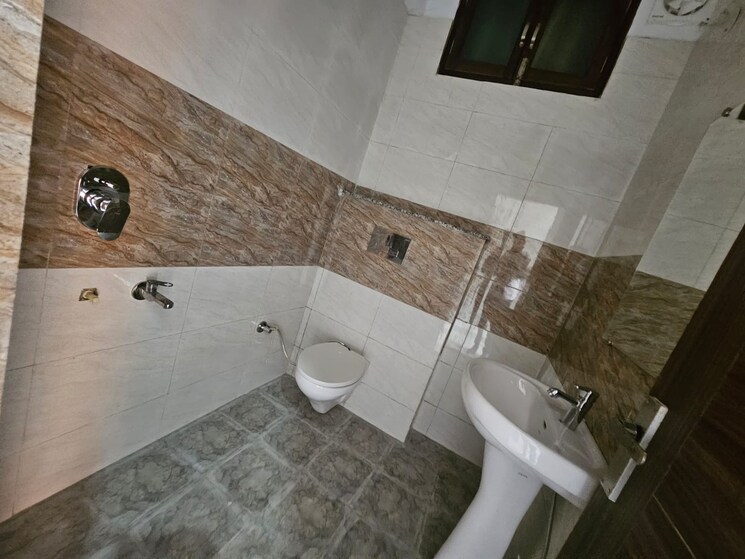 Bathroom, ambala highway 3 Bedroom 1800 Sq.Ft. Apartment In Ambala Highway Zirakpur 9271039