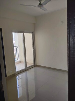 Room in 3 BHK Apartment at Amrapali Terrace Homes, Tech Zone 4 Greater Noida – for Rent