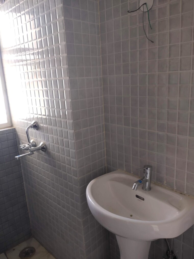 Bathroom, amrapali-terrace-homes 3 Bedroom 1185 Sq.Ft. Apartment In Tech Zone 4 Greater Noida Greater Noida 9271078