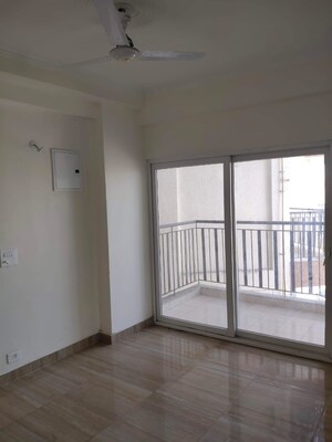 Room in 3 BHK Apartment at Amrapali Terrace Homes, Tech Zone 4 Greater Noida – for Rent