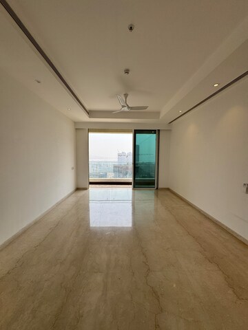 Room in 4 BHK Apartment at K Raheja Vivarea, Mahalaxmi – for Rent