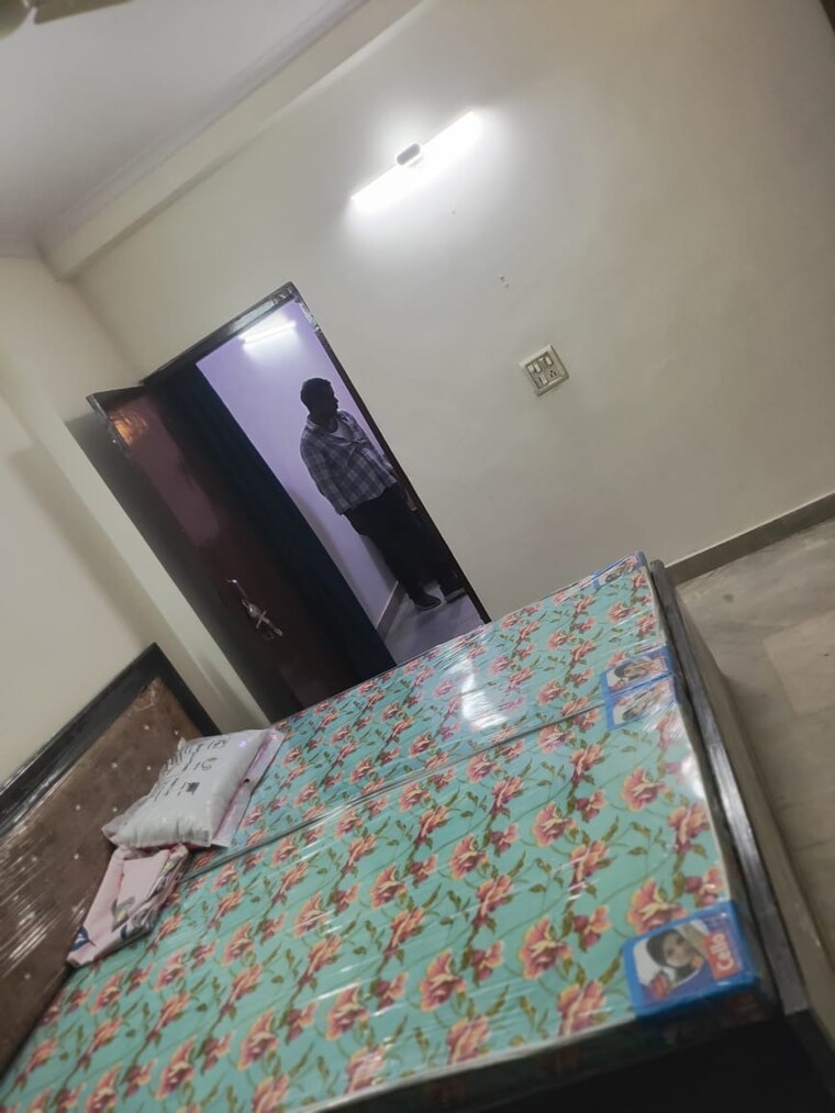 undefined, freedom fighters enclave 1 Bedroom 800 Sq.Ft. Builder Floor In Freedom Fighters Enclave Delhi 9271102