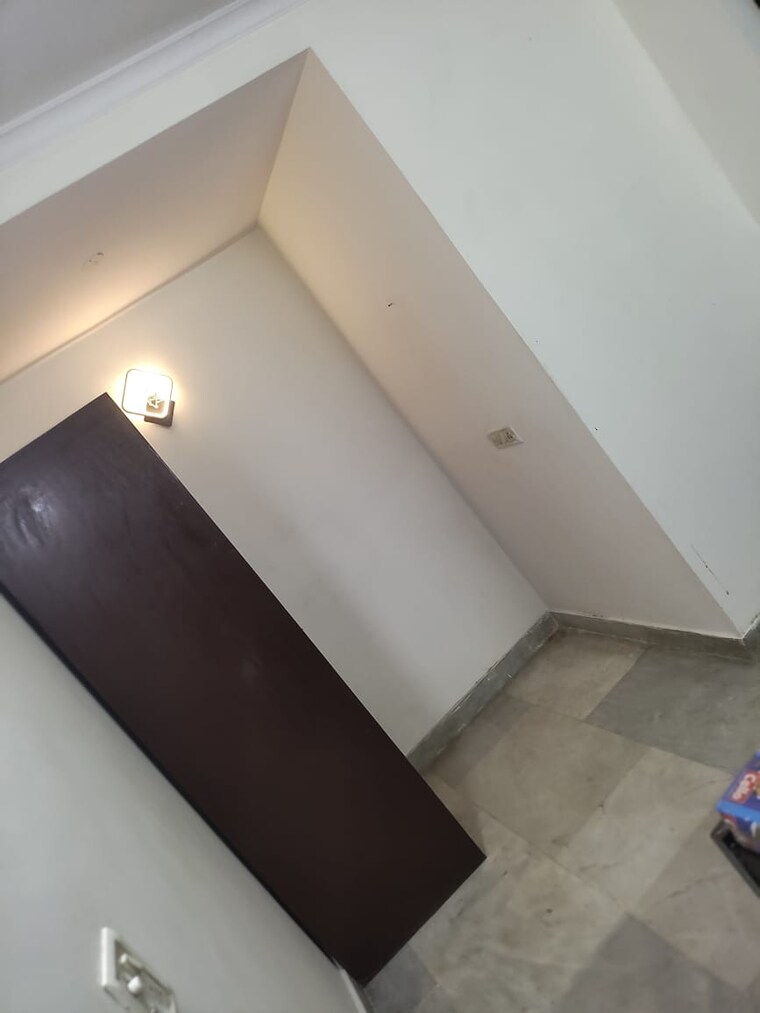 undefined, freedom fighters enclave 1 Bedroom 800 Sq.Ft. Builder Floor In Freedom Fighters Enclave Delhi 9271102