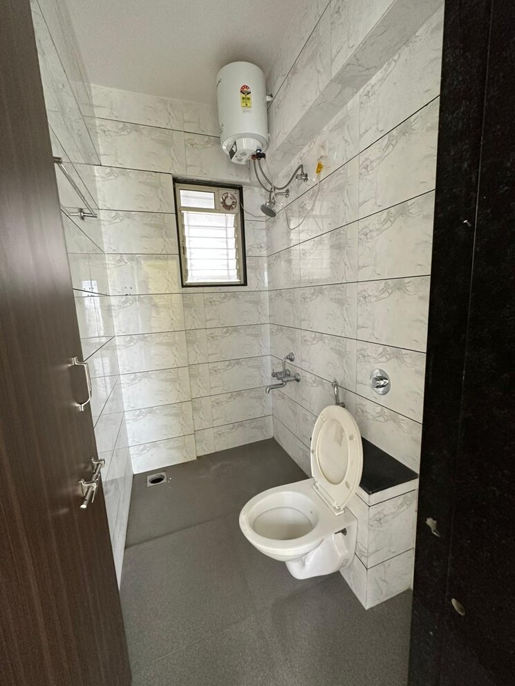 Bathroom, sai-innovision-7-avenues 2 Bedroom 1000 Sq.Ft. Apartment In Balewadi Pune 9271103
