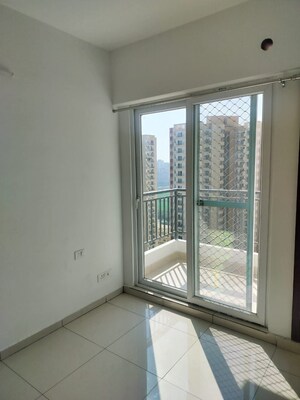 Room in 2.5 BHK Apartment at Divyansh Flora, Sector 16c Greater Noida – for Sale