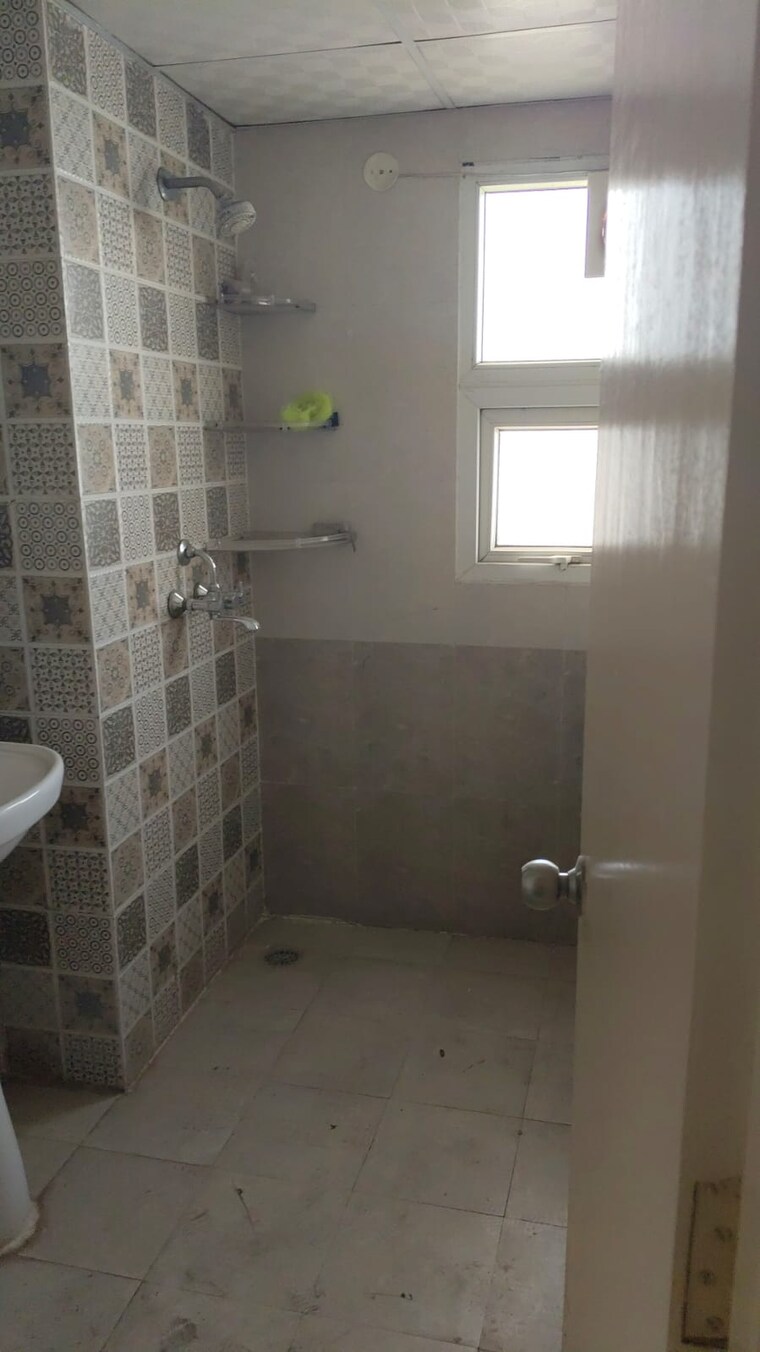 Bathroom, gaur-city-mall 1 Bedroom 515 Sq.Ft. Apartment In Sector 4 Greater Noida Greater Noida 9271152