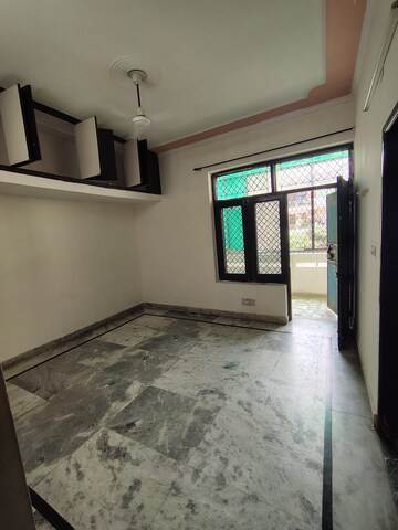 Room in 3 BHK Builder Floor at Green Fields Colony – for Rent