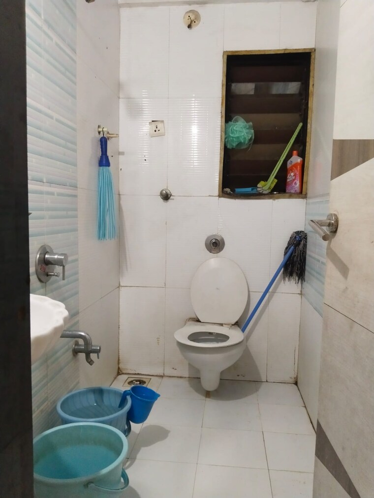 Bathroom, ravechi-heights 3 Bedroom 1500 Sq.Ft. Apartment In Kharghar Navi Mumbai 9271165