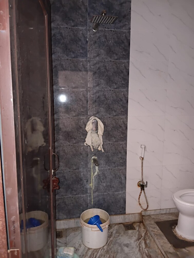 Bathroom, sector 31 2 Bedroom 100 Sq.Yd. Independent House In Sector 31 Faridabad 9271167