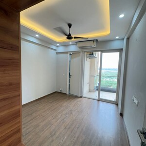 Room in 2.5 BHK Apartment at Signature Global City, Sector 37d – for Rent