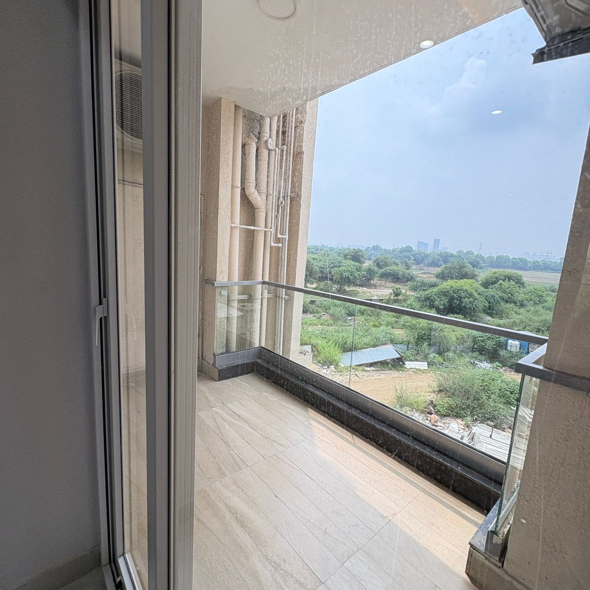 2.5 BHK + Study Room Apartment For Rent in Signature Global City