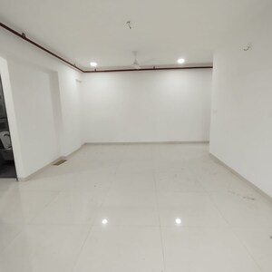 Room in 2 BHK Apartment at Naman Habitat, Andheri West – for Rent