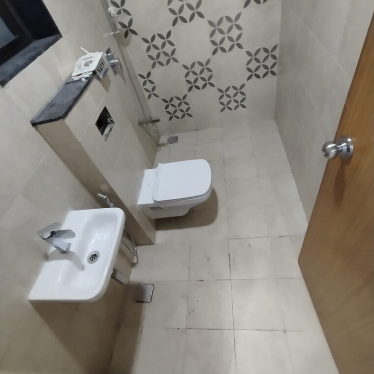 Bathroom, naman-habitat 2 Bedroom 807 Sq.Ft. Apartment In Andheri West Mumbai 9271210