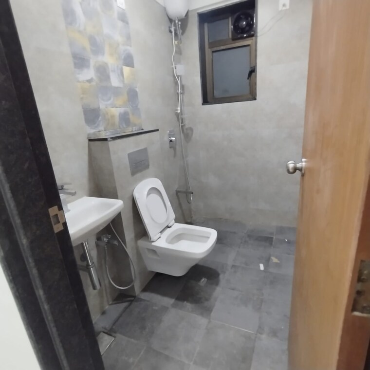 Bathroom, naman-habitat 2 Bedroom 807 Sq.Ft. Apartment In Andheri West Mumbai 9271210