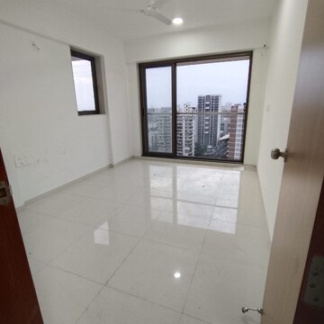 Room in 2 BHK Apartment at Naman Habitat, Andheri West – for Rent