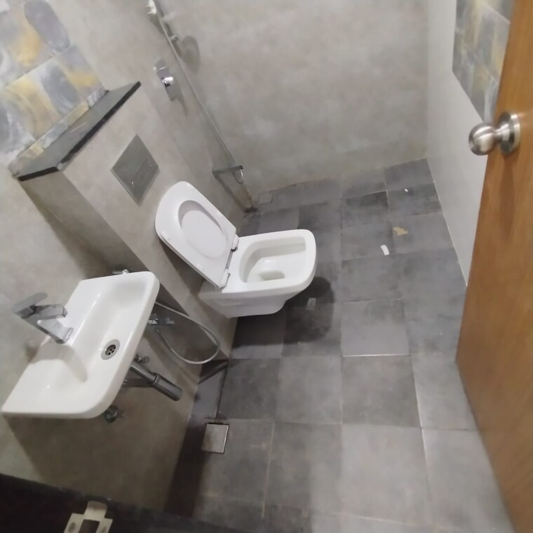 Bathroom, naman-habitat 2 Bedroom 807 Sq.Ft. Apartment In Andheri West Mumbai 9271210