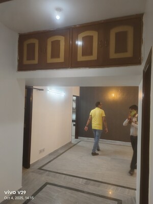 Building Lobby in 3 BHK Apartment at Vastu Apartments, Sector 55 – for Rent