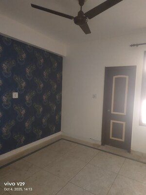 Room in 3 BHK Apartment at Vastu Apartments, Sector 55 – for Rent