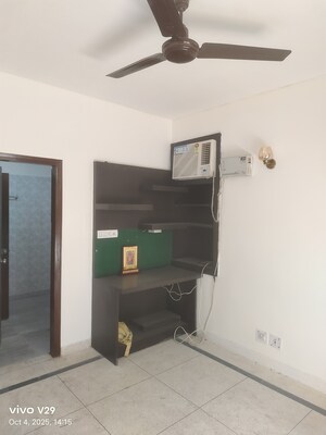 Furnished Amenities in 3 BHK Apartment at Vastu Apartments, Sector 55 – for Rent