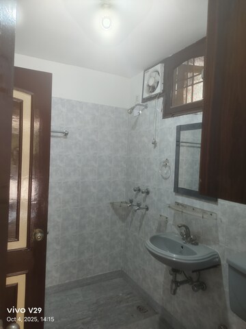 Bathroom in 3 BHK Apartment at Vastu Apartments, Sector 55 – for Rent
