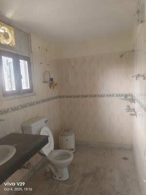 Master Bedroom in 3 BHK Apartment at Ashoka Group Housing Society, Sector 56 – for Rent