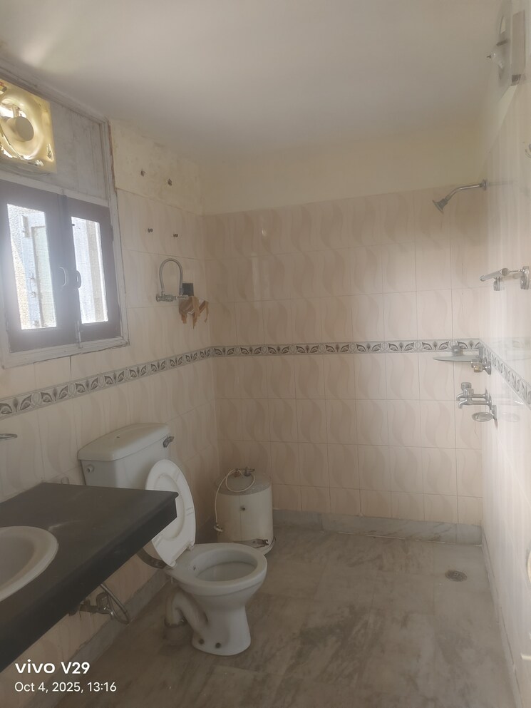 Master Bedroom, ashoka-group-housing-society 3 Bedroom 1750 Sq.Ft. Apartment In Sector 56 Gurgaon 9271326