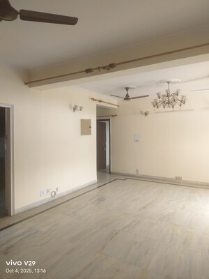 Room in 3 BHK Apartment at Ashoka Group Housing Society, Sector 56 – for Rent