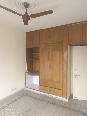 Room in 3 BHK Apartment at Ashoka Group Housing Society, Sector 56 – for Rent