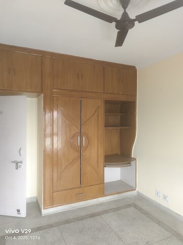 Room in 3 BHK Apartment at Ashoka Group Housing Society, Sector 56 – for Rent