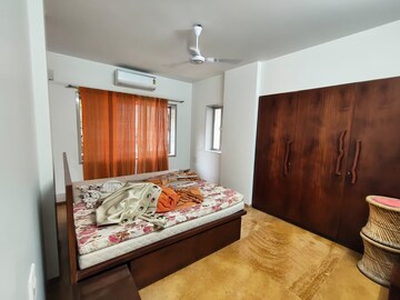 Bedroom in 2 BHK Apartment at Bandra West – for Rent