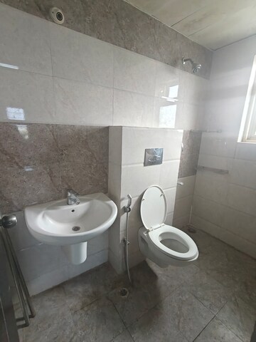 Bathroom in 3 BHK Apartment at Rainbow Vistas, Hi Tech City – for Rent