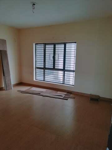 Room in 4 BHK Apartment at Champasari – for Rent