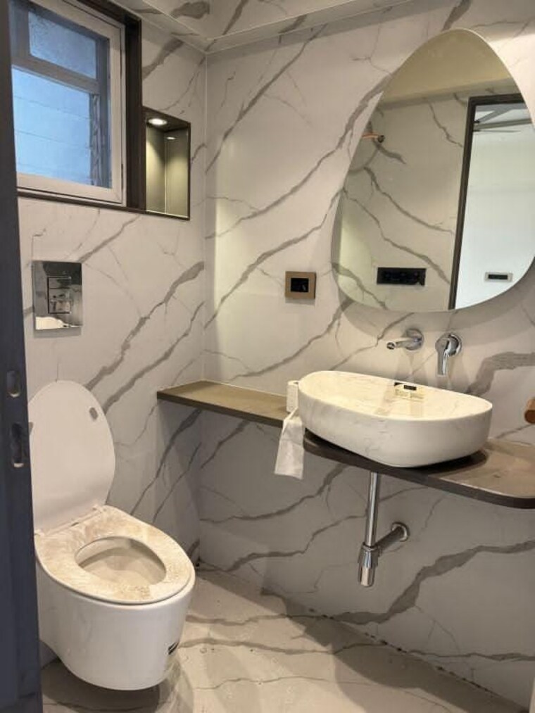 Bathroom, windsor-grande-residences 4 Bedroom 3400 Sq.Ft. Apartment In Andheri West Mumbai 9271337