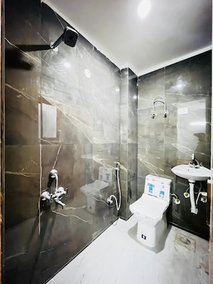 Master Bedroom in 1 BHK Builder Floor at Saket – for Rent