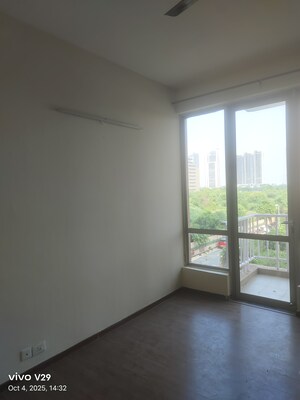 Room in 2 BHK Apartment at Pioneer Park Phase 1, Sector 61 – for Rent